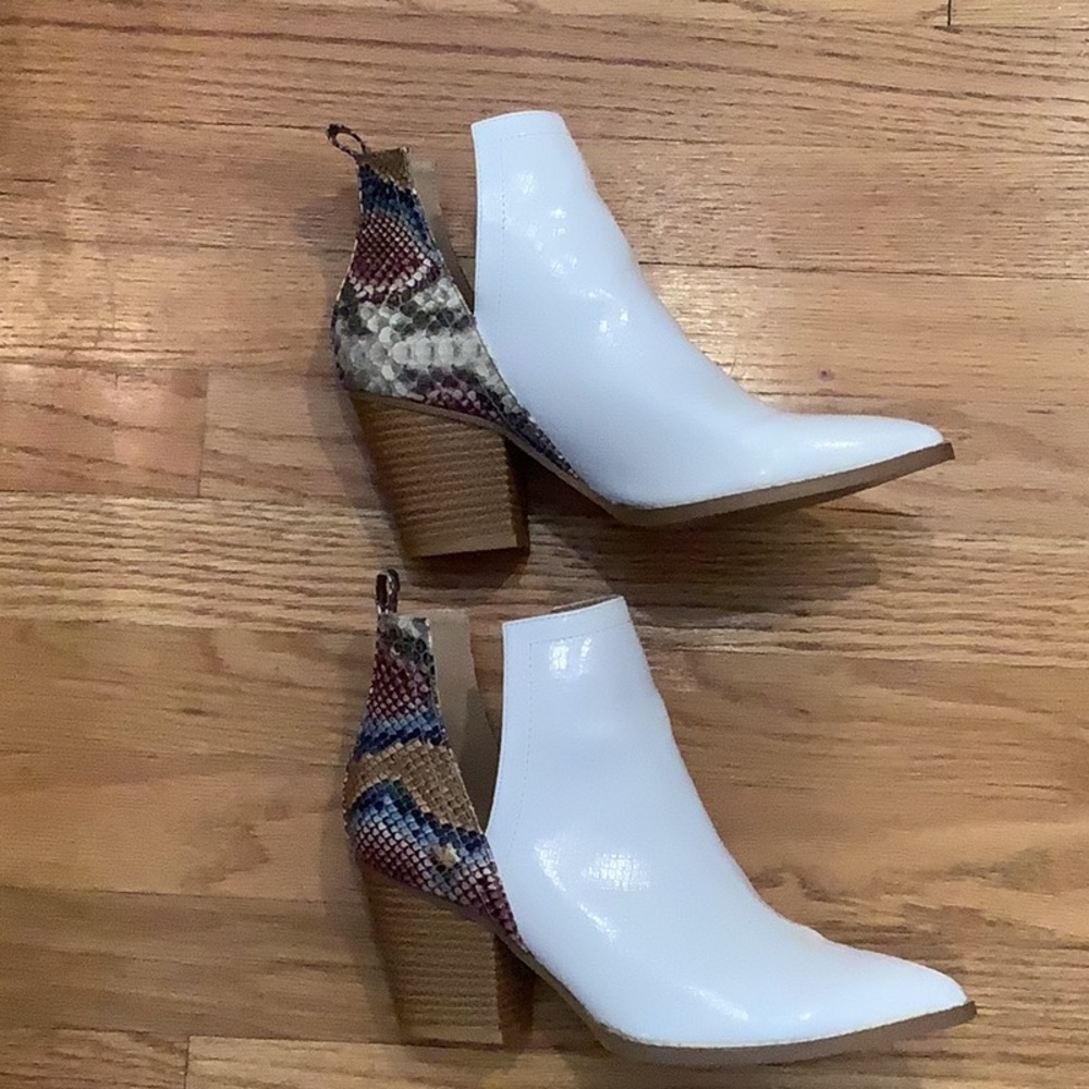 4/$12 Adorable booties
